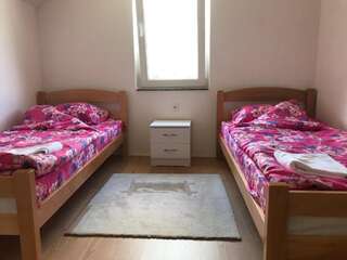 Гостевой дом Guest House Kollata Vusanje Классический трехместный номер-9